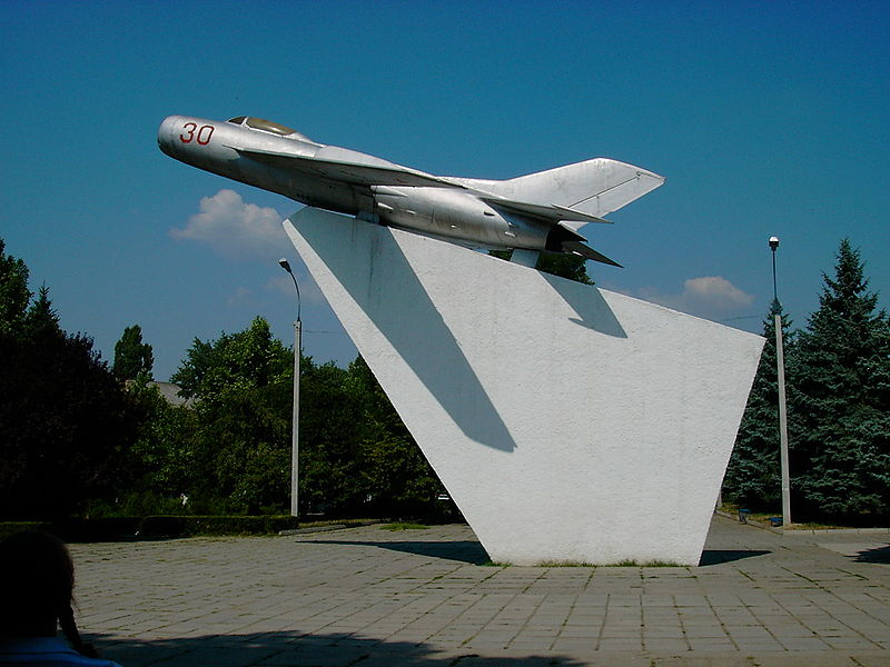 Illustration for article titled The Many Monuments To Russia's Beloved MiG
